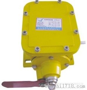 DB100N型撕裂開關，撕裂開關技術特點：
1. 撕裂開關采用獨特皮帶上托棍異常受力分析原理，開發了專用傳感器進行托棍組異常受力的實時檢測，是一項縱裂發生之前的事前檢測技術；
2. 調整方便，使用操作簡單，適用各種皮帶運輸機工況條件；
3. 可靠性好、結構緊湊、安裝簡捷、維護費用低；
4. 撕裂開關具有兩級動作設定無源觸點輸出（常開或常閉AC220V/1A）。，縱向撕裂裝置